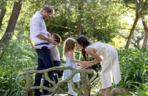Royal fans spot awkward ‘Photoshop error’ in Meghan and Harry’s Christmas card